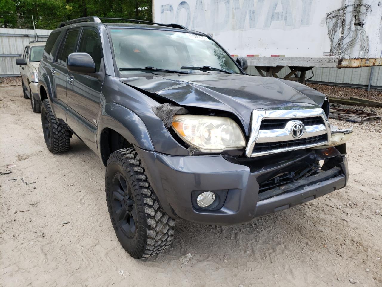 TOYOTA 4RUNNER SR 2006 مع رقم تعريف المركبة JTEZU14RX68050033 - صورة من المزاد