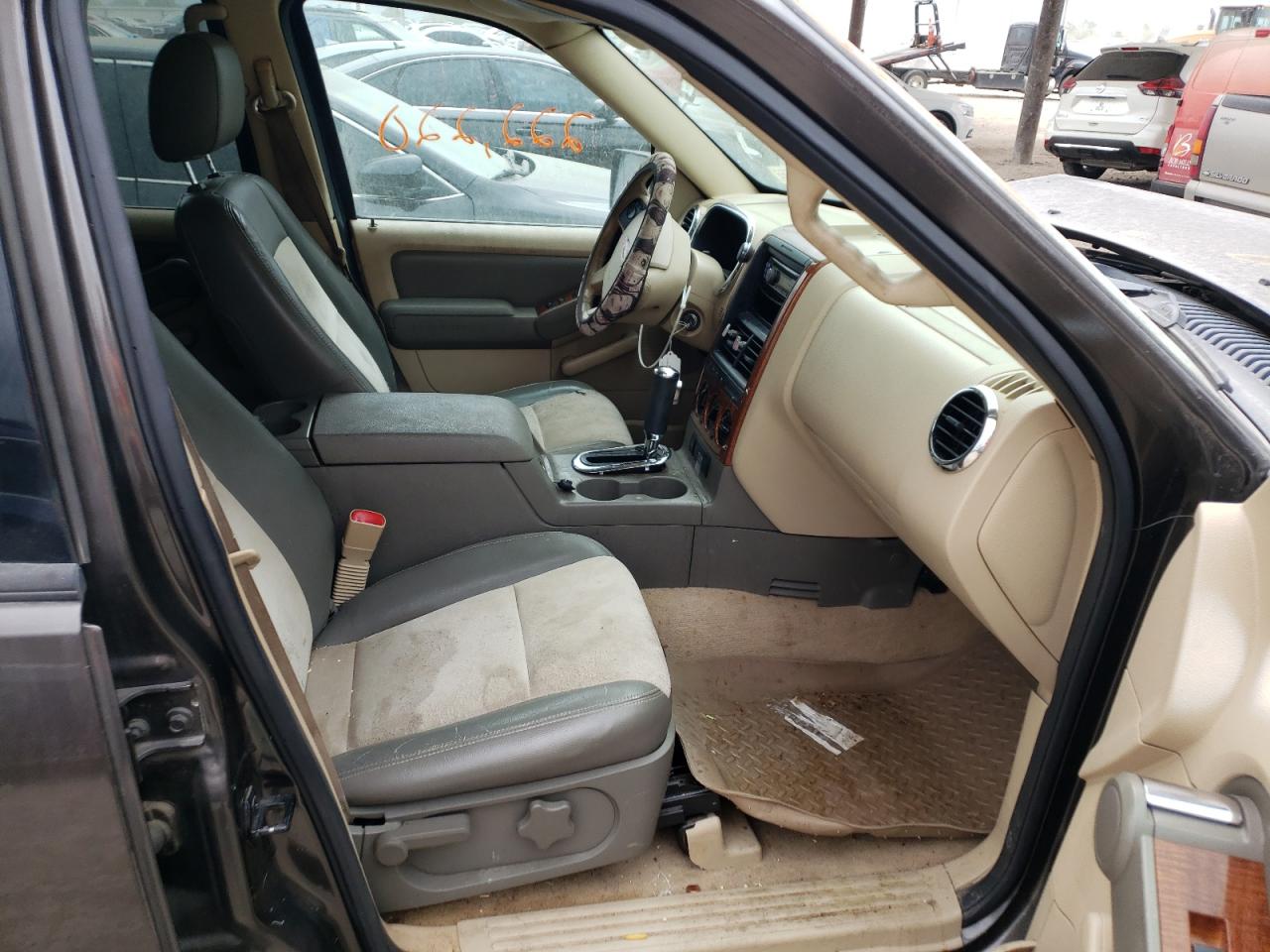 Photo 5 from auction – 2006 FORD EXPLORER E with VIN 1FMEU64856UA88280