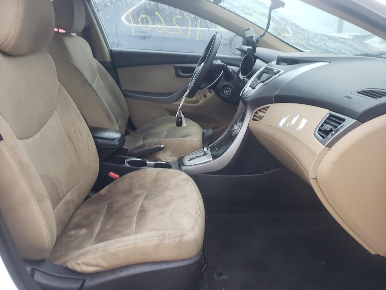 Photo 5 from auction – 2012 HYUNDAI ELANTRA GL with VIN 5NPDH4AE0CH113501