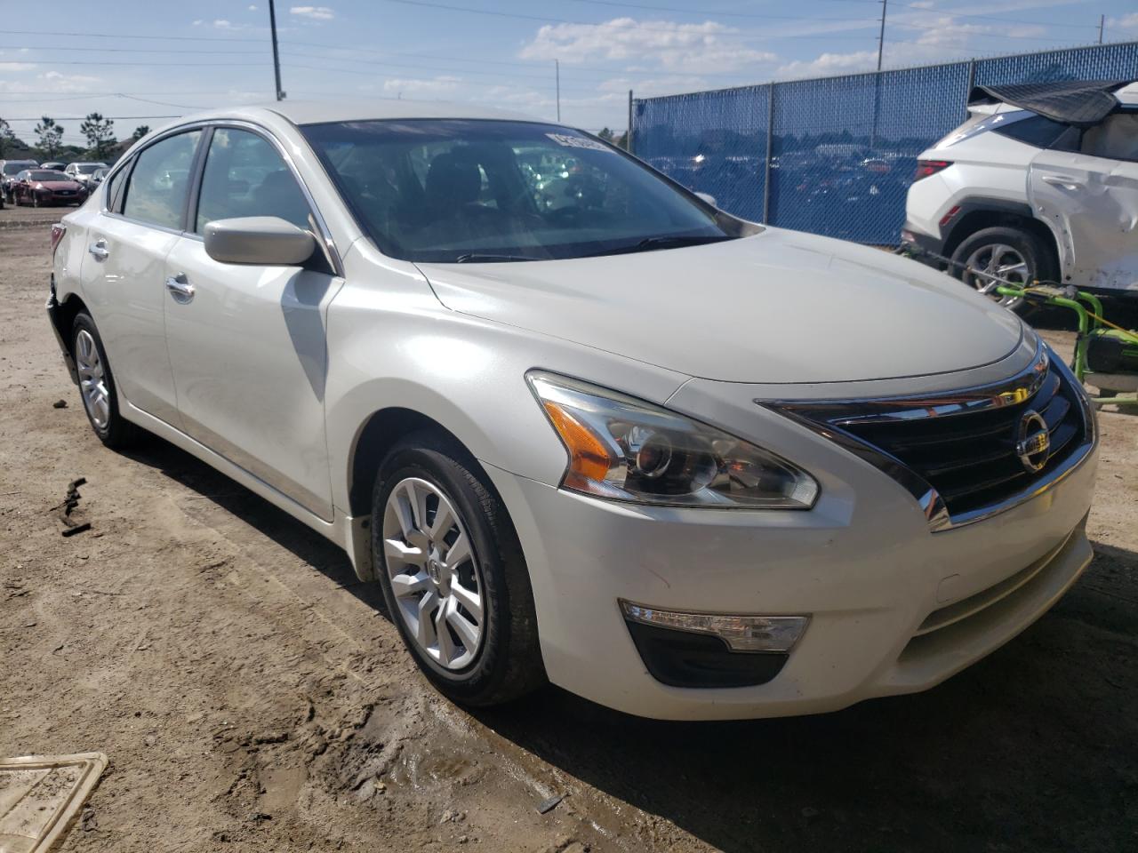 NISSAN ALTIMA 2.5 2014 with VIN 1N4AL3AP4EN359053 - Photo from auction