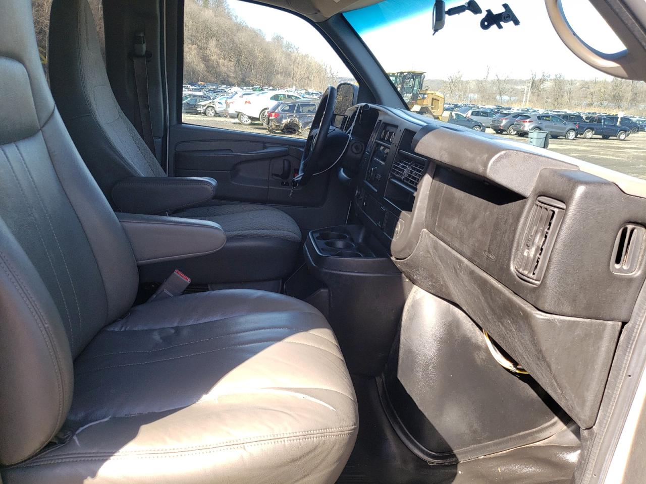 Photo 5 from auction – 2015 CHEVROLET EXPRESS G3 with VIN 1GNZGXFF7F1151578