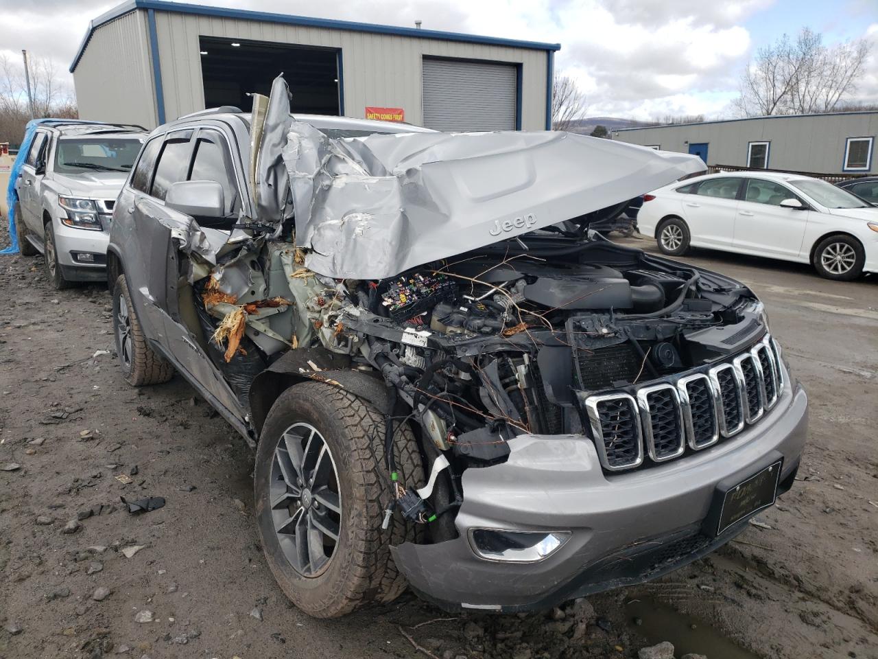 JEEP GRAND CHER 2018 with VIN 1C4RJFAG3JC351231 - Photo from auction