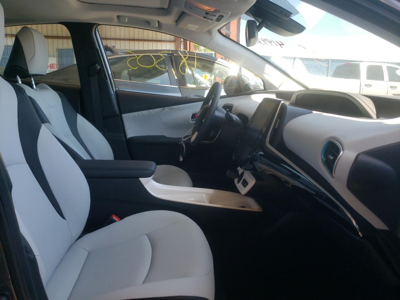 Photo 5 from auction – 2018 TOYOTA PRIUS with VIN JTDKARFUXJ3061361