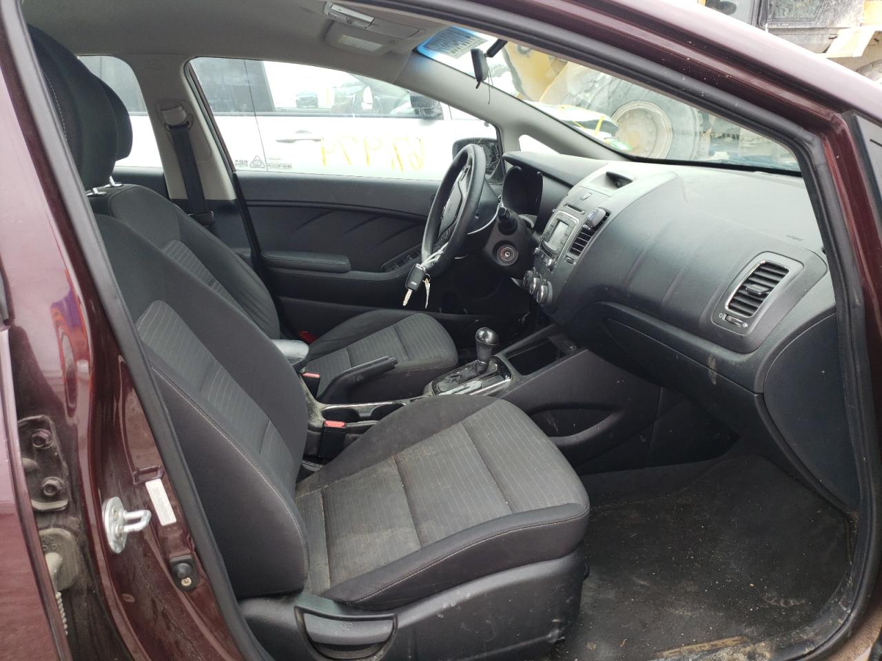 Photo 5 from auction – 2017 KIA FORTE LX with VIN 3KPFL4A75HE094903