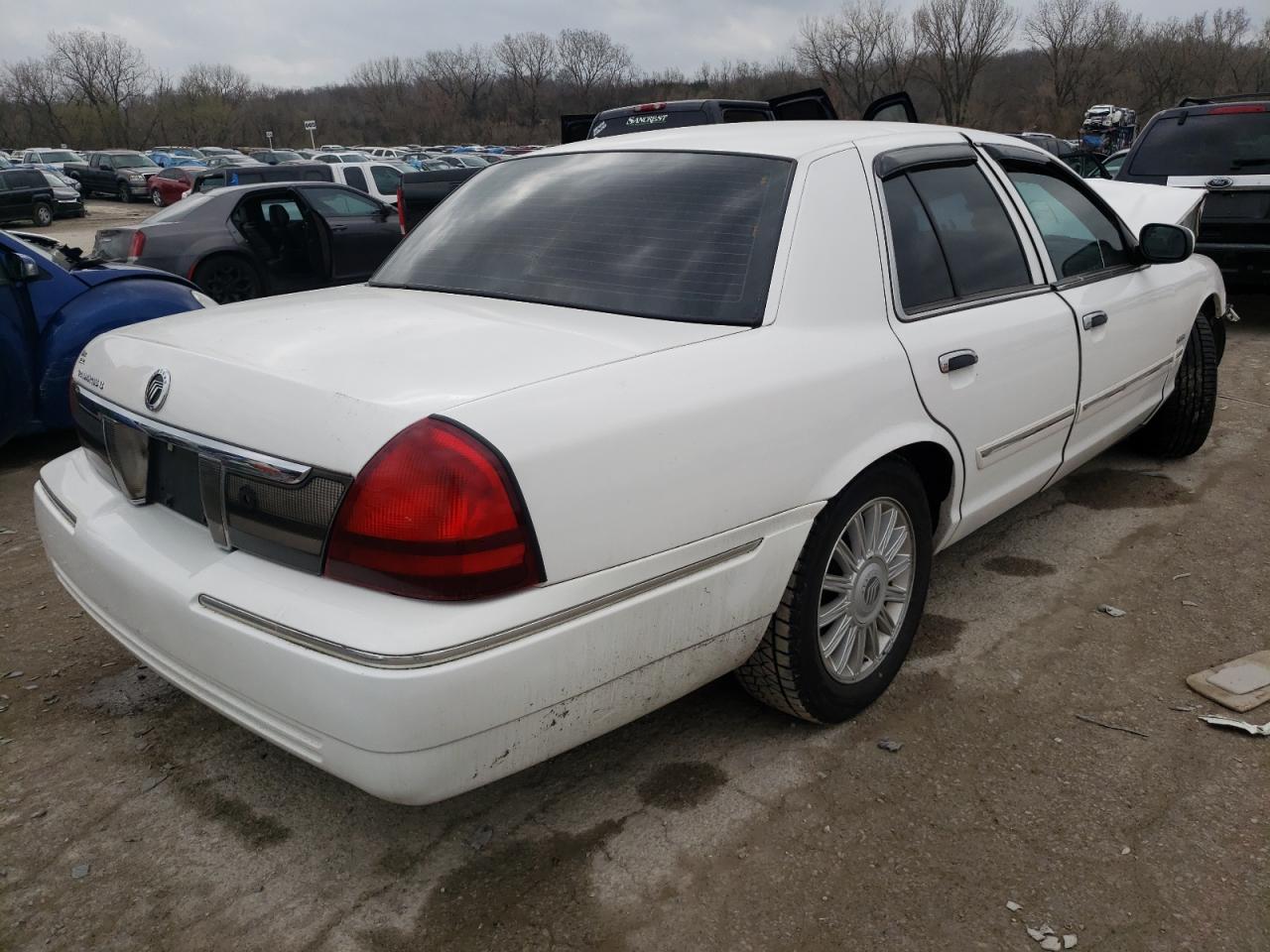 Photo 4 from auction – 2011 MERCURY GRAND MARQ with VIN 2MEBM7FV7BX610036