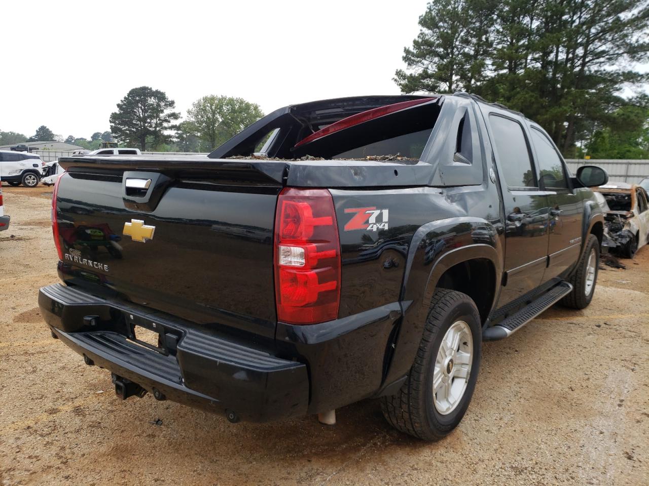 Photo 4 from auction – 2013 CHEVROLET AVALANCHE with VIN 3GNTKFE70DG192836
