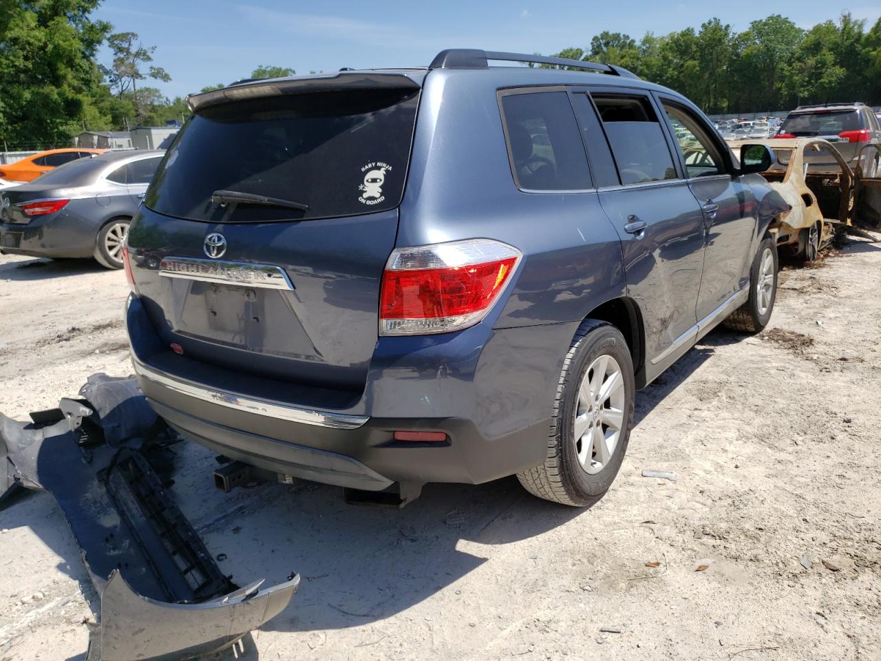 Photo 4 from auction – 2011 TOYOTA HIGHLANDER with VIN 5TDZK3EH2BS037200