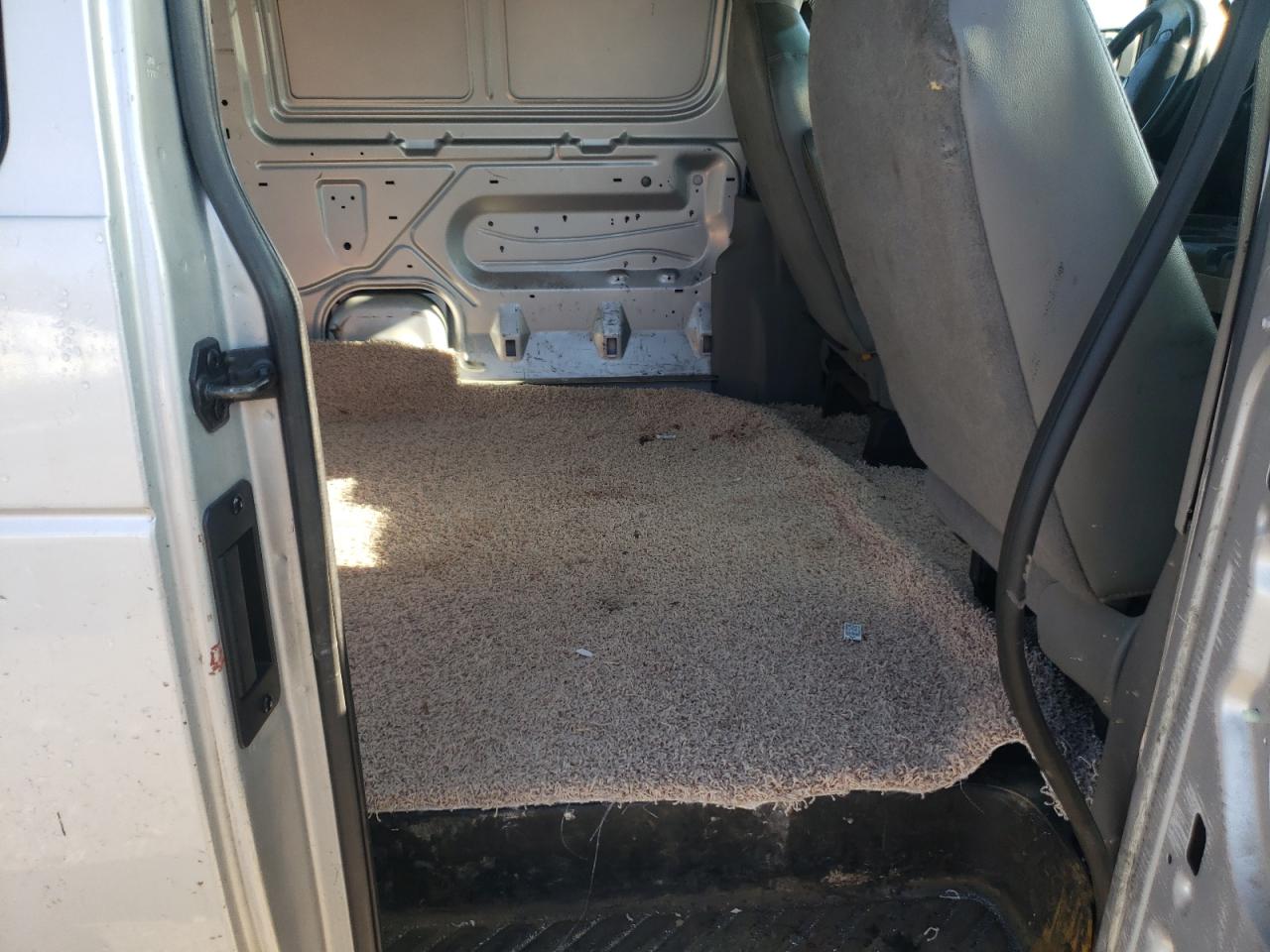Photo 6 from auction – 2009 FORD ECONOLINE with VIN 1FTNE14W69DA41704