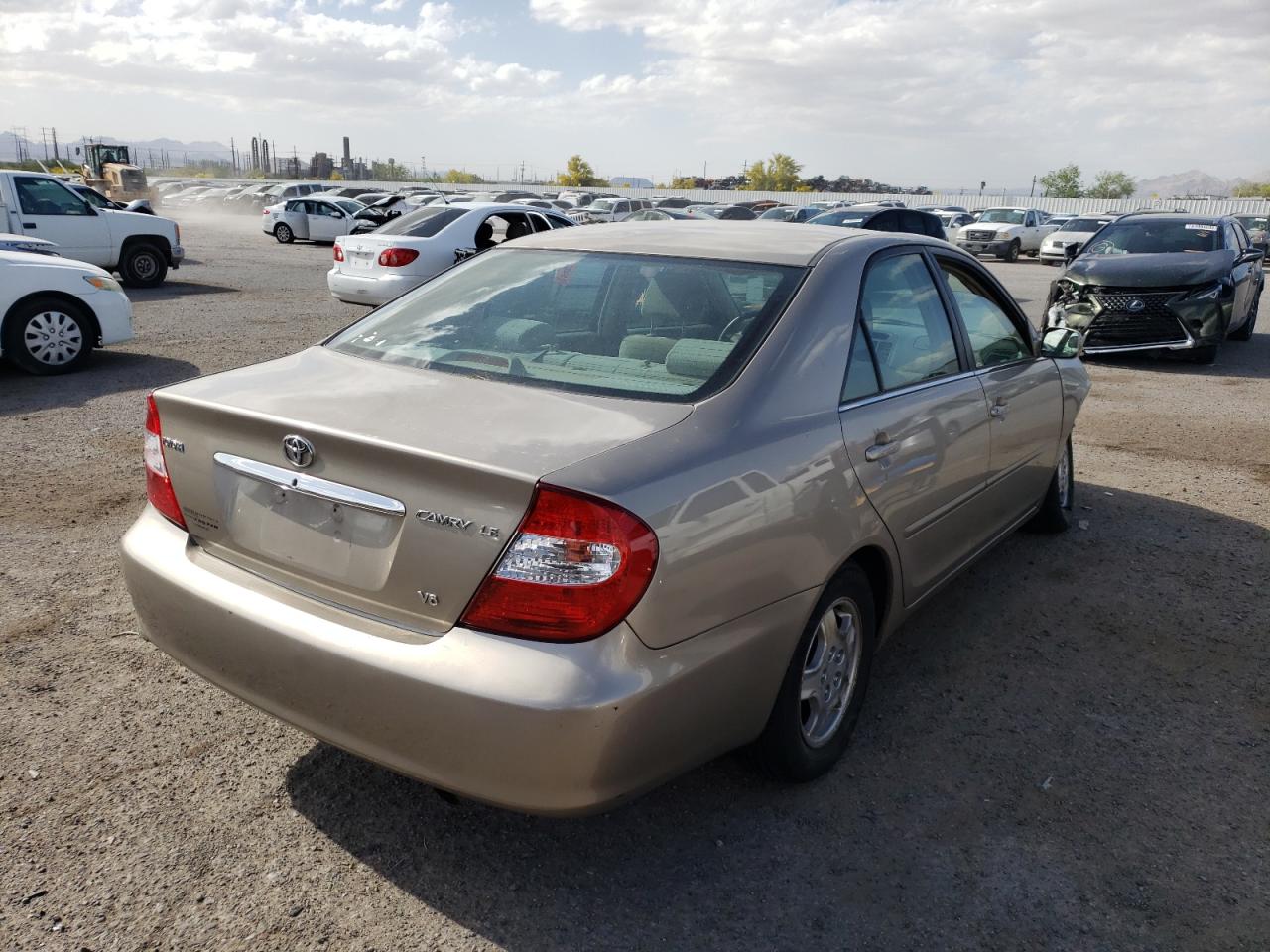 Photo 4 from auction – 2002 TOYOTA CAMRY LE with VIN 4T1BF30K12U018461