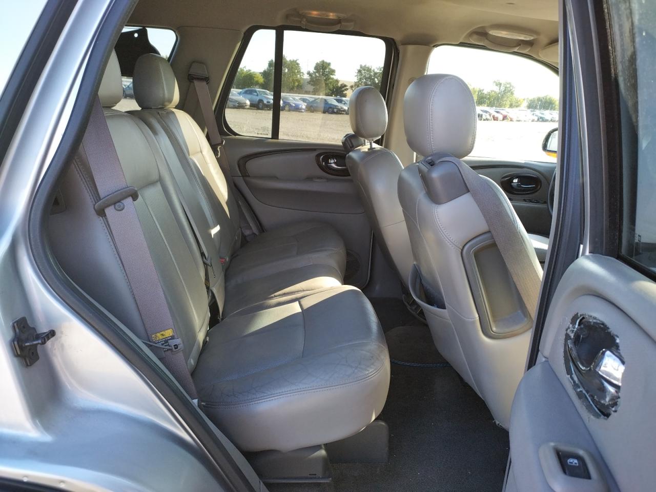 Photo 6 from auction – 2004 BUICK RAINIER CX with VIN 5GAES13P142230978