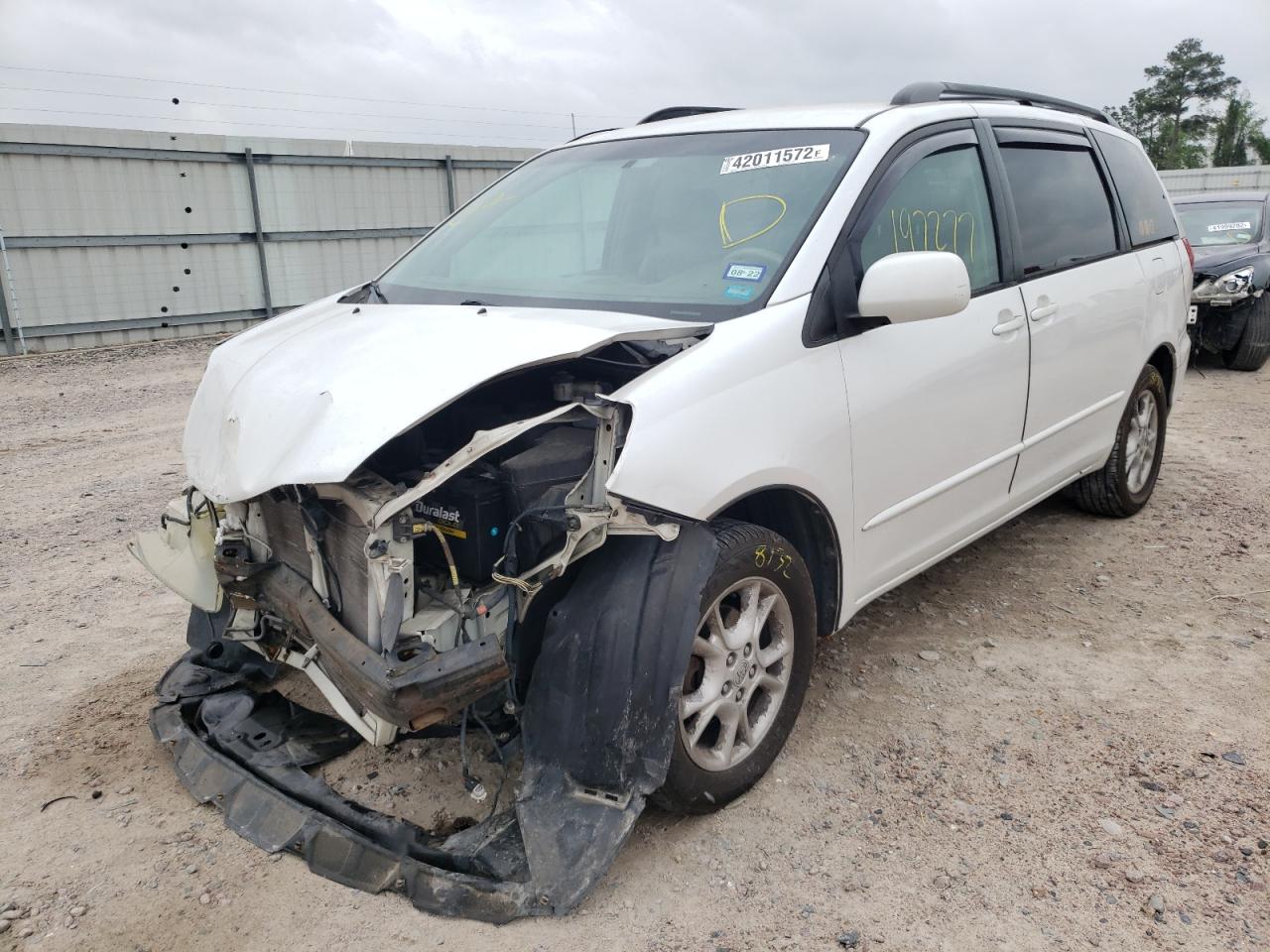 Photo 2 from auction – 2004 TOYOTA SIENNA XLE with VIN 5TDBA22C04S004934