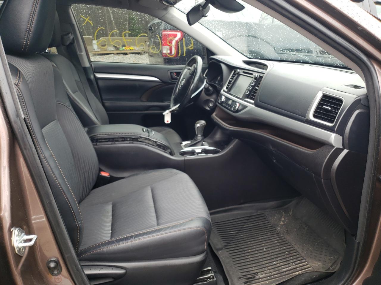 Photo 5 from auction – 2018 TOYOTA HIGHLANDER with VIN 5TDBZRFHXJS824375