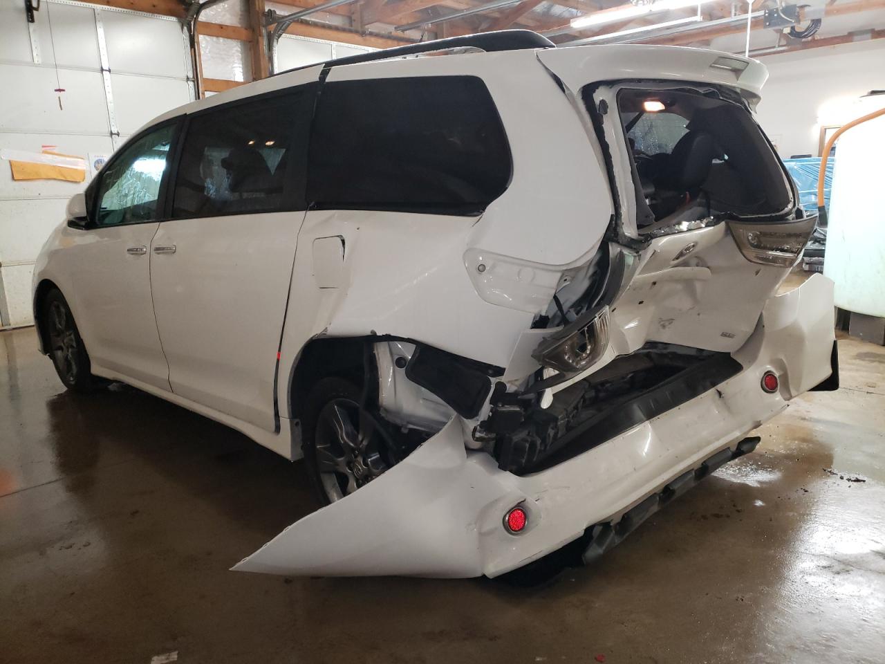 Photo 3 from auction – 2016 TOYOTA SIENNA SE with VIN 5TDXK3DC2GS695166