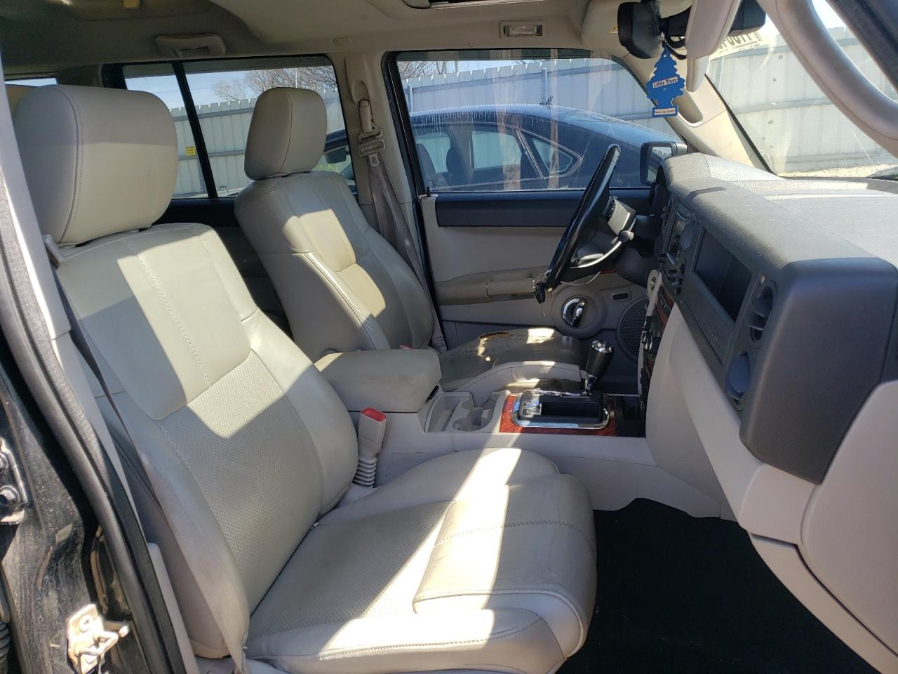 Photo 5 from auction – 2007 JEEP COMMANDER with VIN 1J8HG58P97C520650
