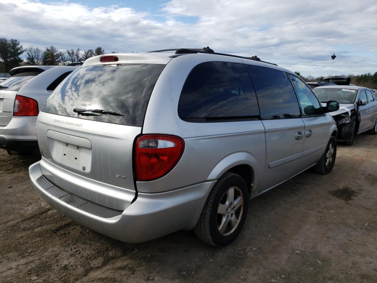 Photo 4 from auction – 2005 DODGE GRAND CARA with VIN 2D4GP44L45R235118