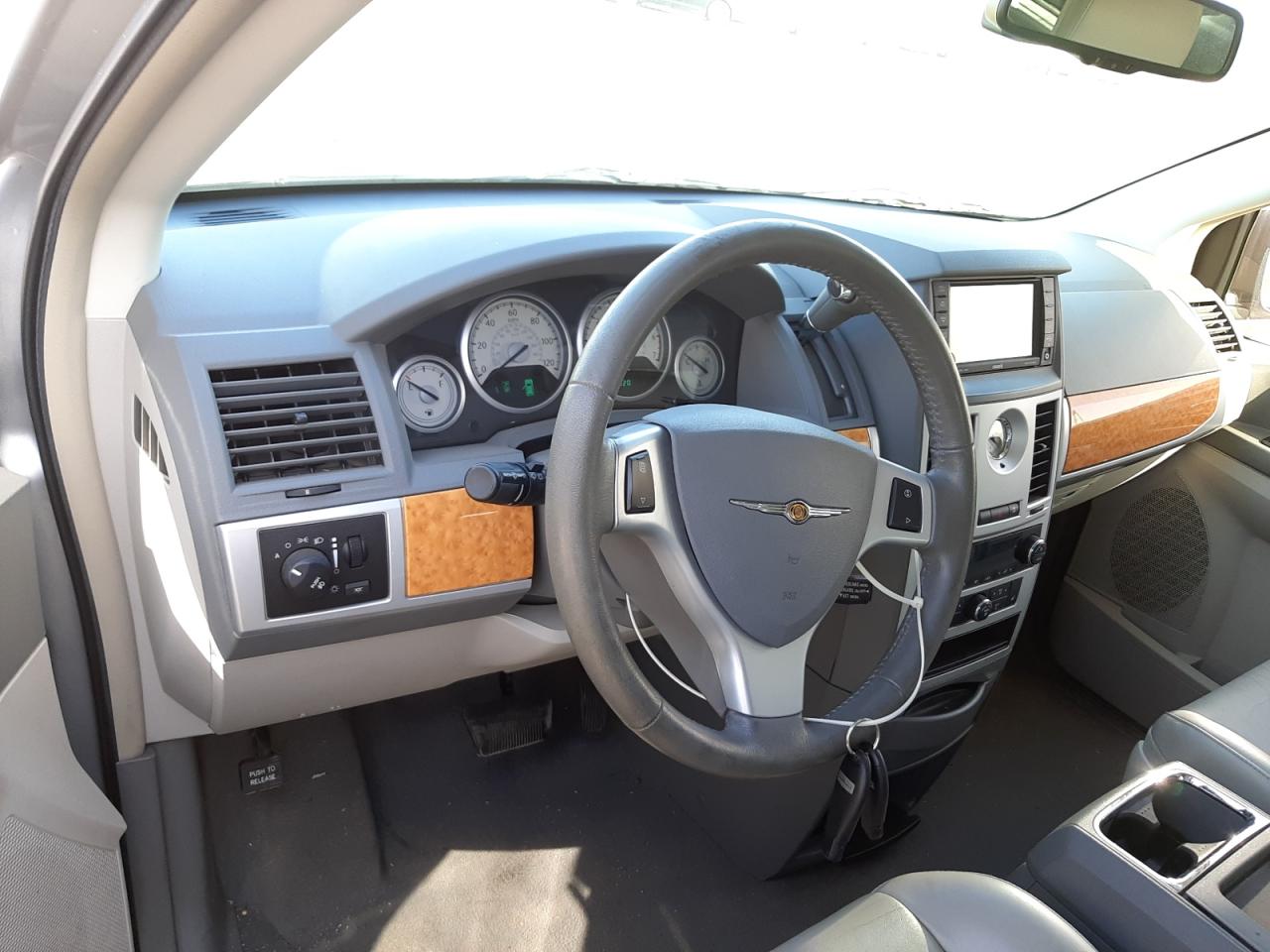 Photo 9 from auction – 2010 CHRYSLER TOWN & COU with VIN 2A4RR6DX8AR133470