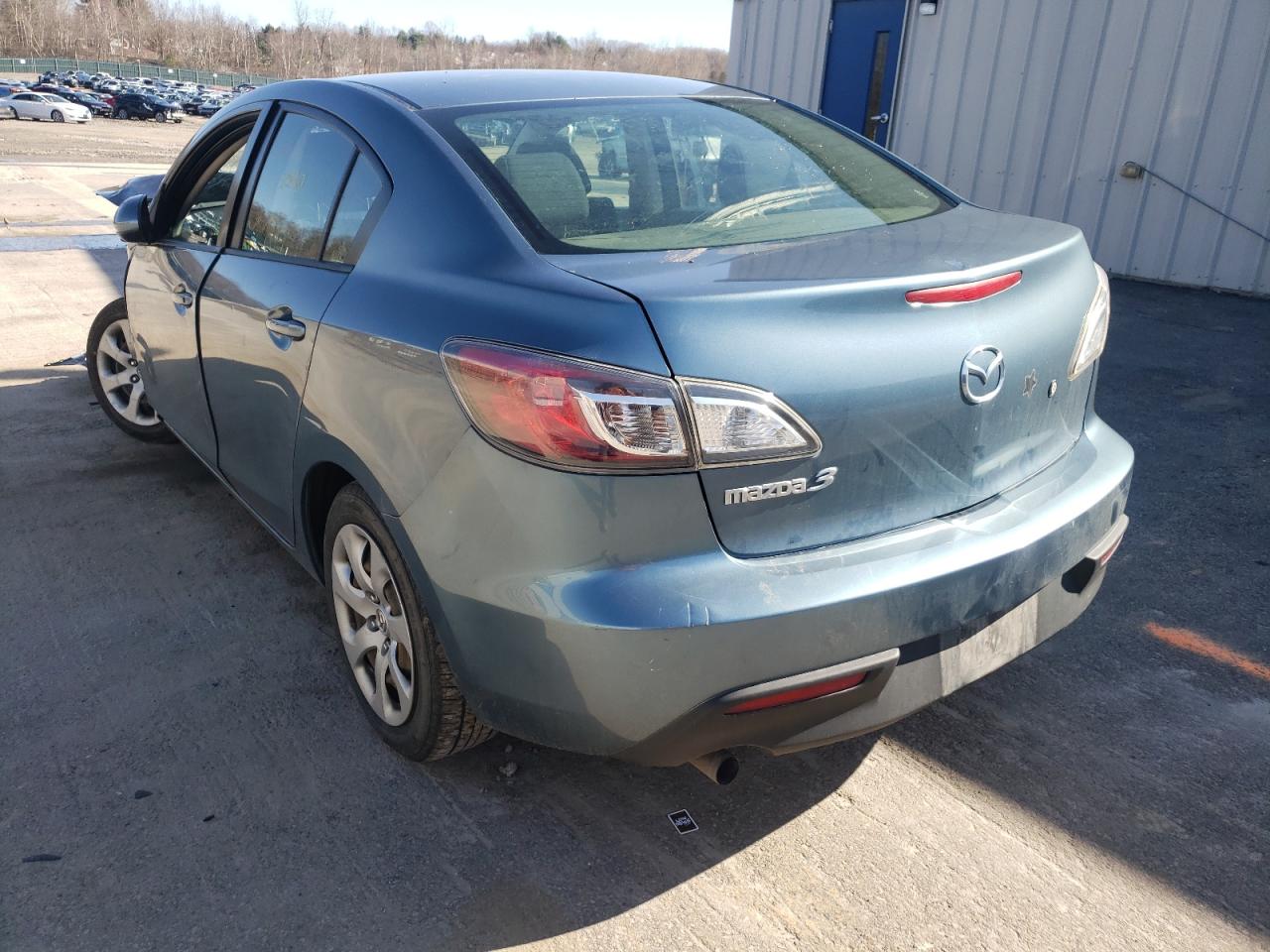 Photo 3 from auction – 2011 MAZDA 3 I with VIN JM1BL1UG3B1440952