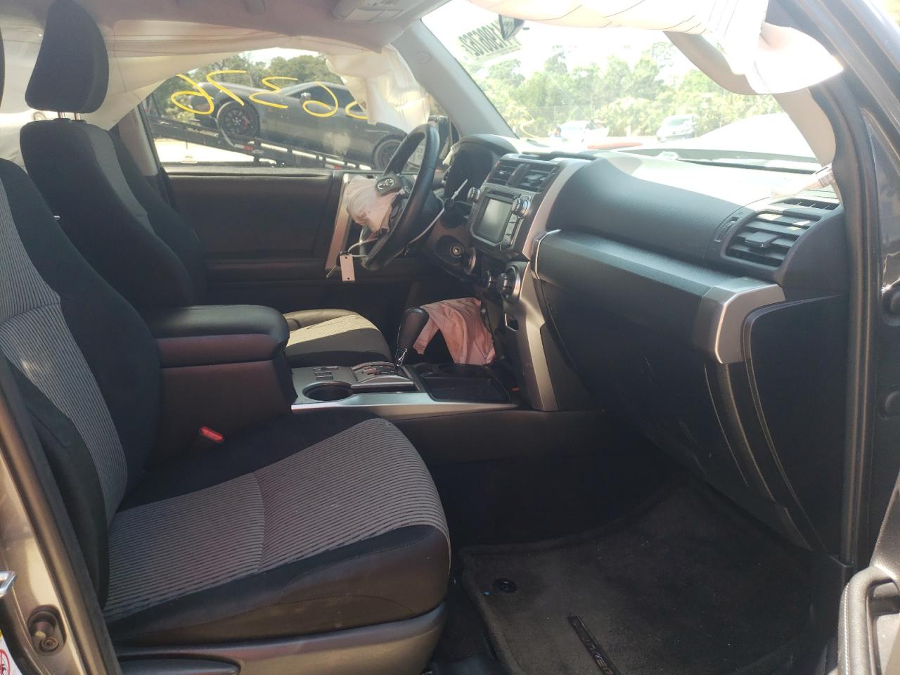 Photo 5 from auction – 2014 TOYOTA 4RUNNER SR with VIN JTEZU5JR7E5068338