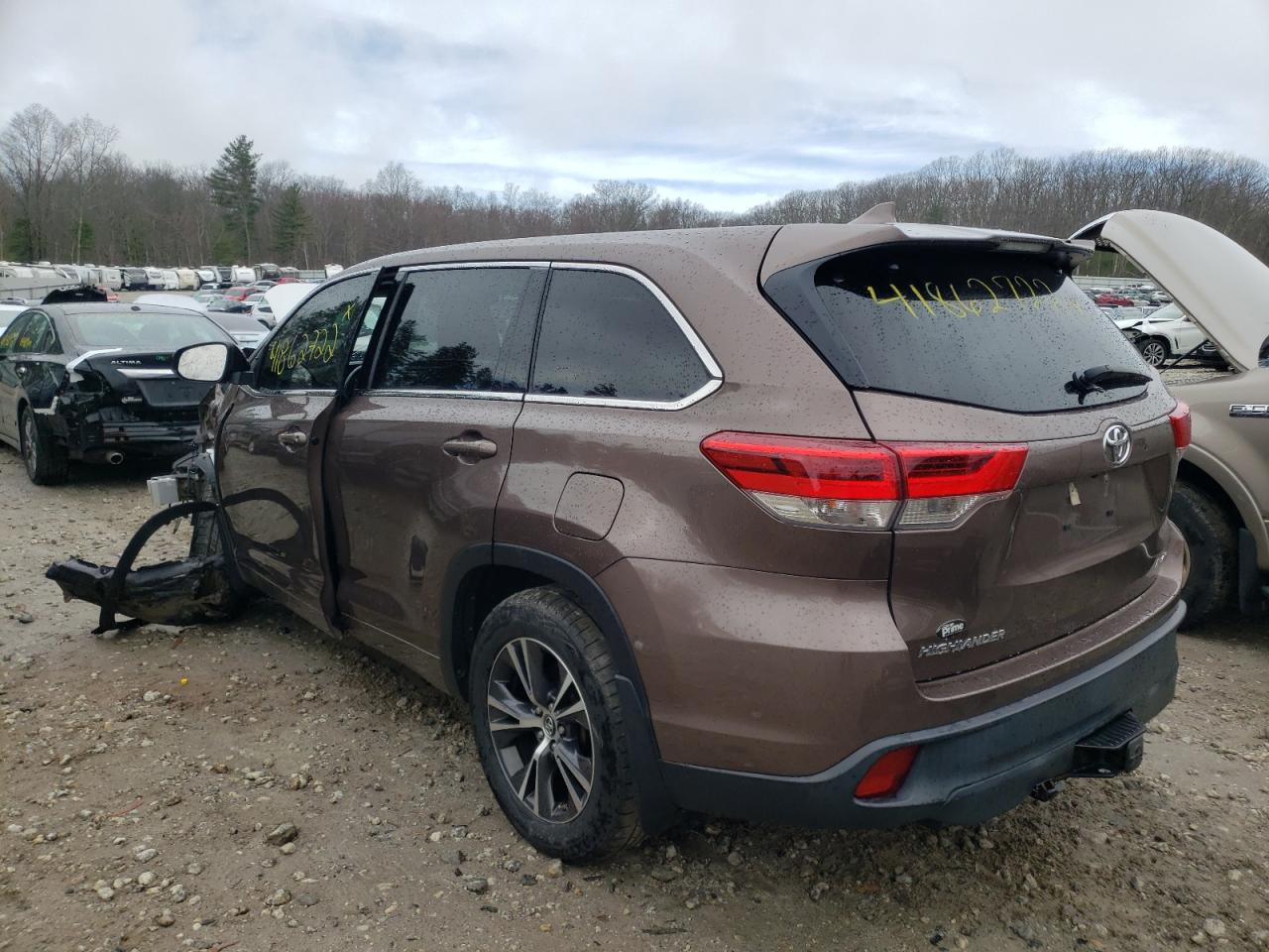 Фото 3 с аукциона – 2018 TOYOTA HIGHLANDER с VIN 5TDBZRFHXJS824375