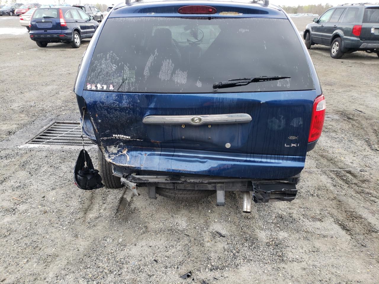 Photo 9 from auction – 2003 CHRYSLER TOWN & COU with VIN 2C8GP54L93R108797