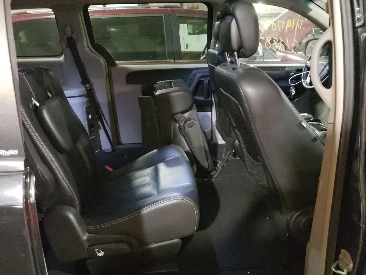 Photo 6 from auction – 2013 CHRYSLER TOWN & COU with VIN 2C4RC1BG5DR670119