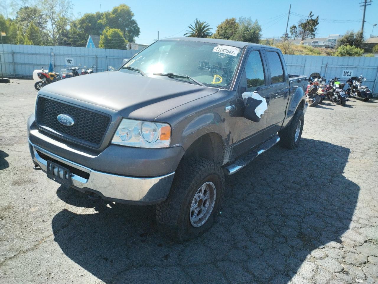 Photo 2 from auction – 2006 FORD F150 with VIN 1FTPW04526KC68791