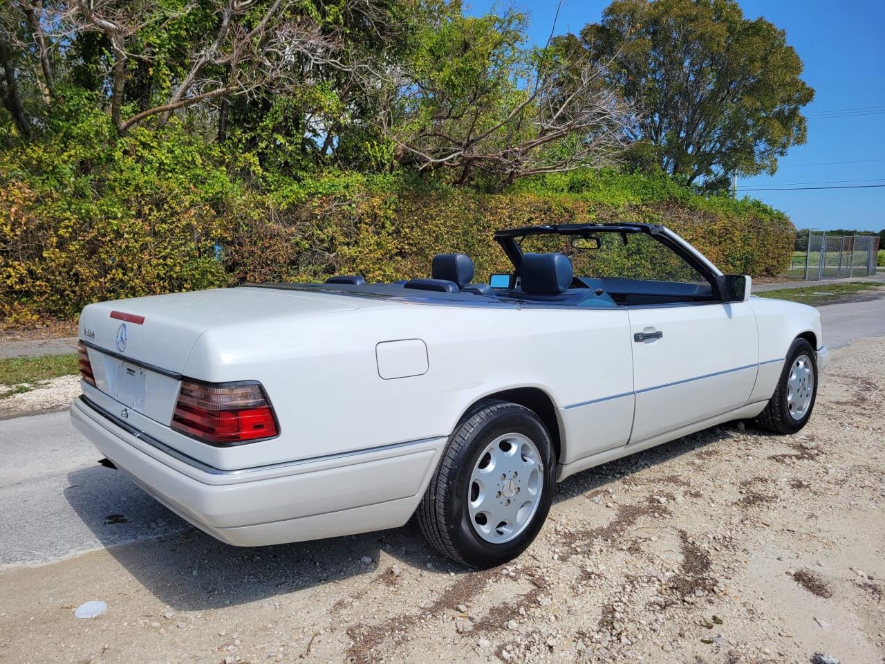 Photo 4 from auction – 1994 MERCEDES-BENZ E 320 with VIN WDBEA66E3RC047140