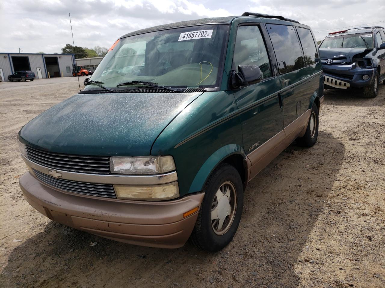 Photo 2 from auction – 1998 CHEVROLET ASTRO with VIN 1GNDM19W3WB213015