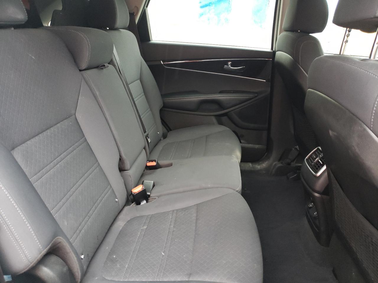 Photo 6 from auction – 2018 KIA SORENTO LX with VIN 5XYPGDA34JG397492