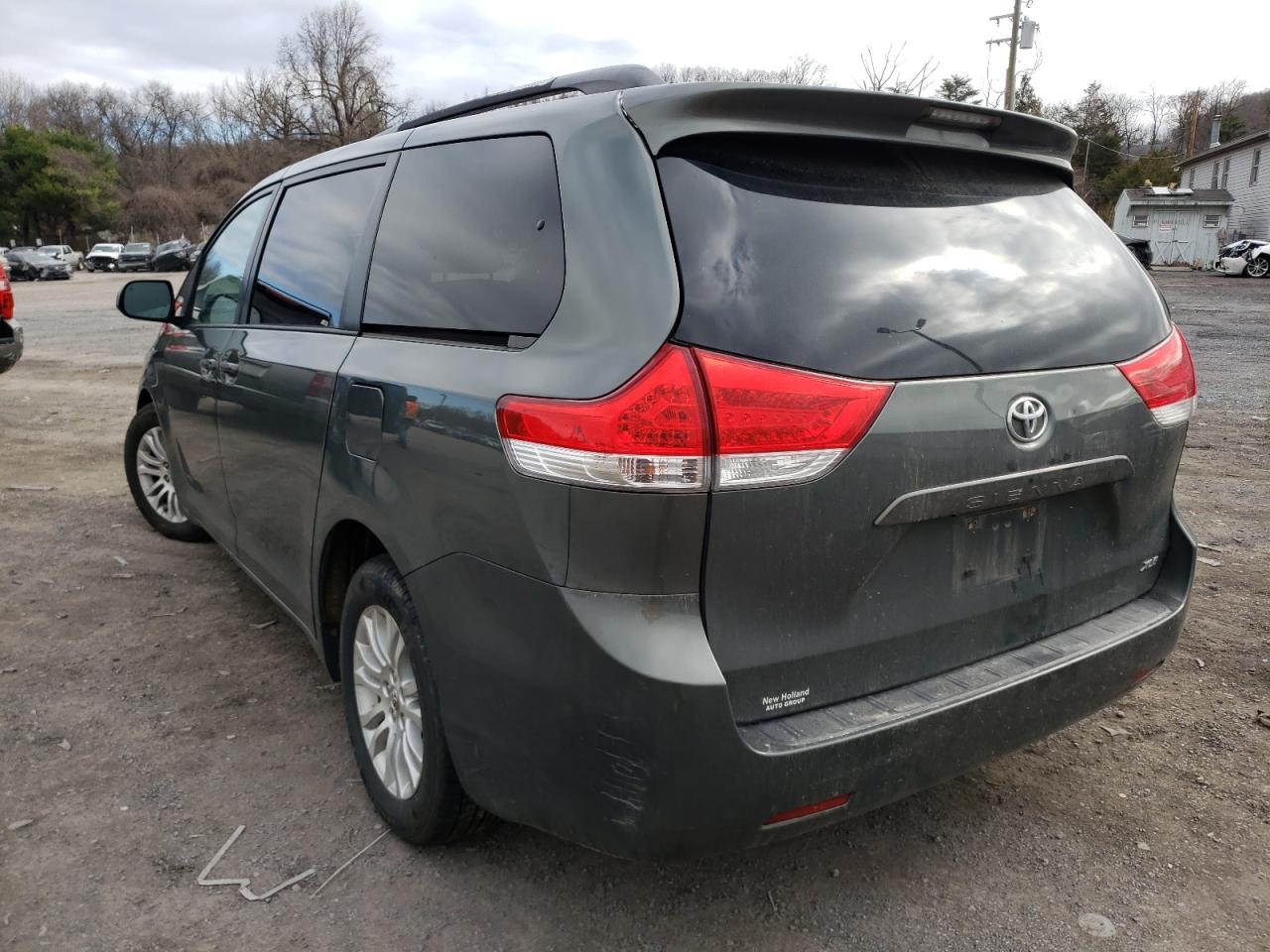 Photo 3 from auction – 2013 TOYOTA SIENNA XLE with VIN 5TDYK3DC8DS361577