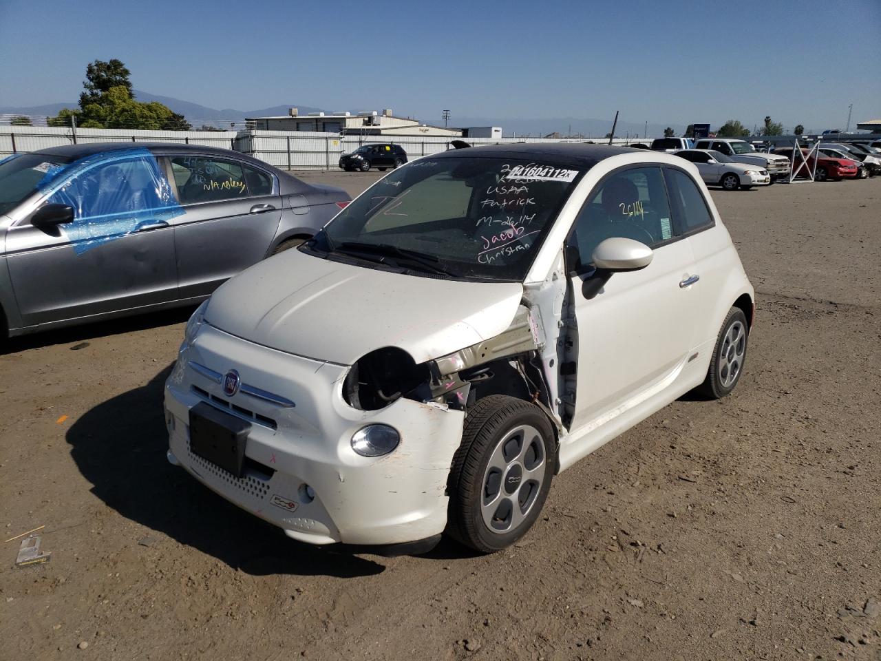 Photo 2 from auction – 2015 FIAT 500 ELECTR with VIN 3C3CFFGE3FT549692