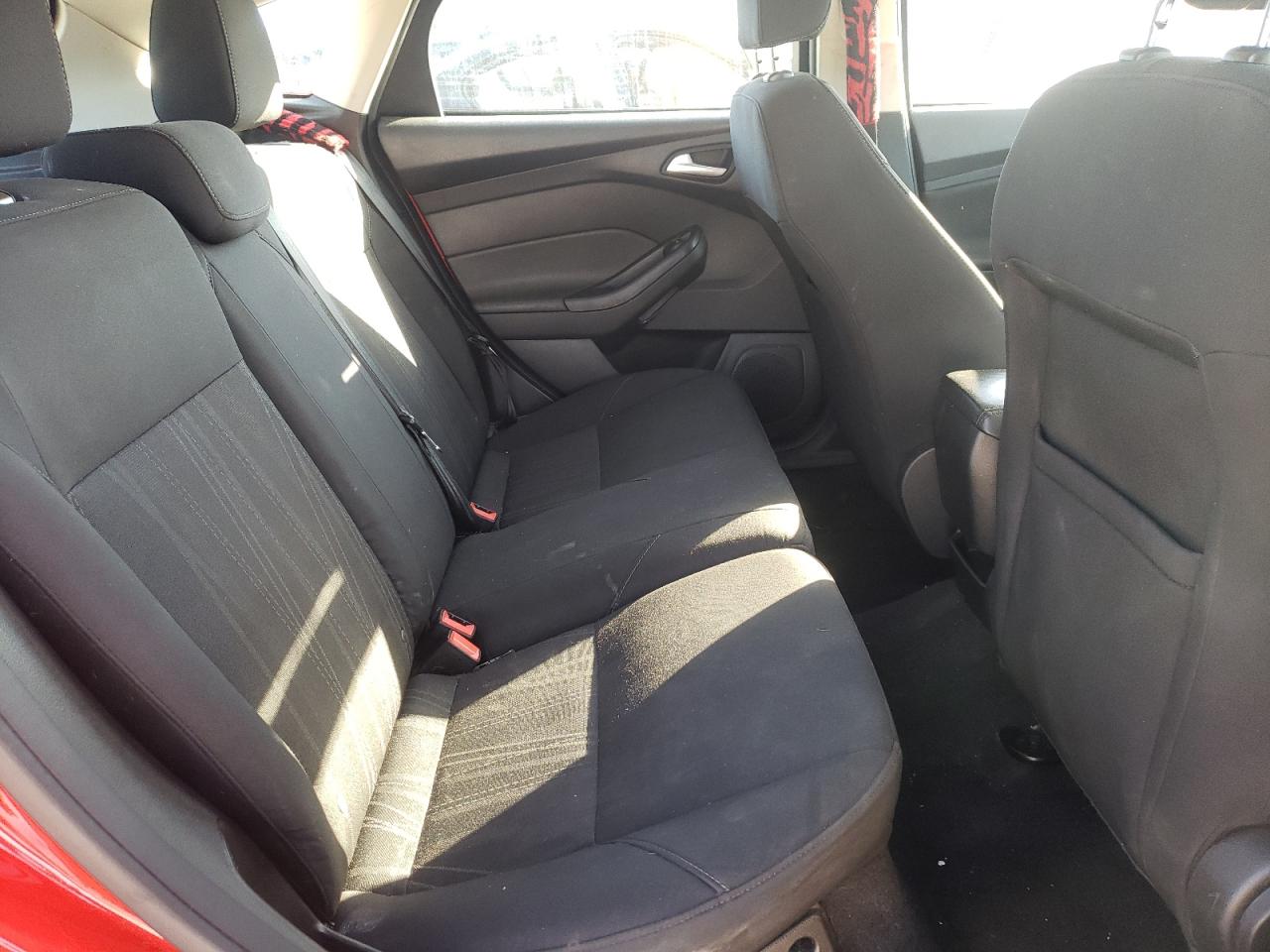 Foto 6 de la subasta – 2017 FORD FOCUS SE con VIN 1FADP3K23HL232489