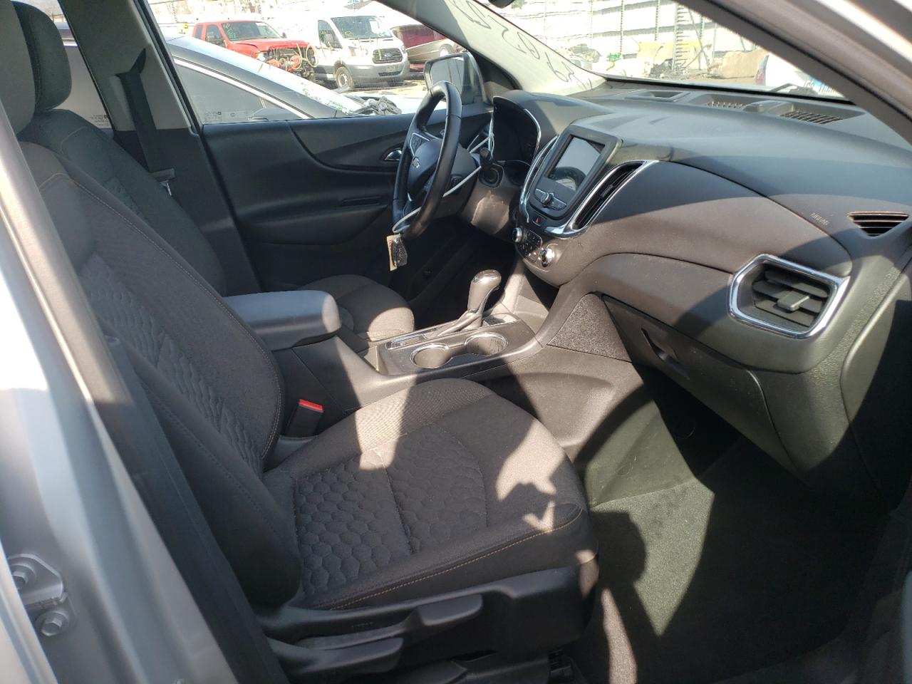 Photo 5 from auction – 2019 CHEVROLET EQUINOX LT with VIN 2GNAXJEVXK6245948