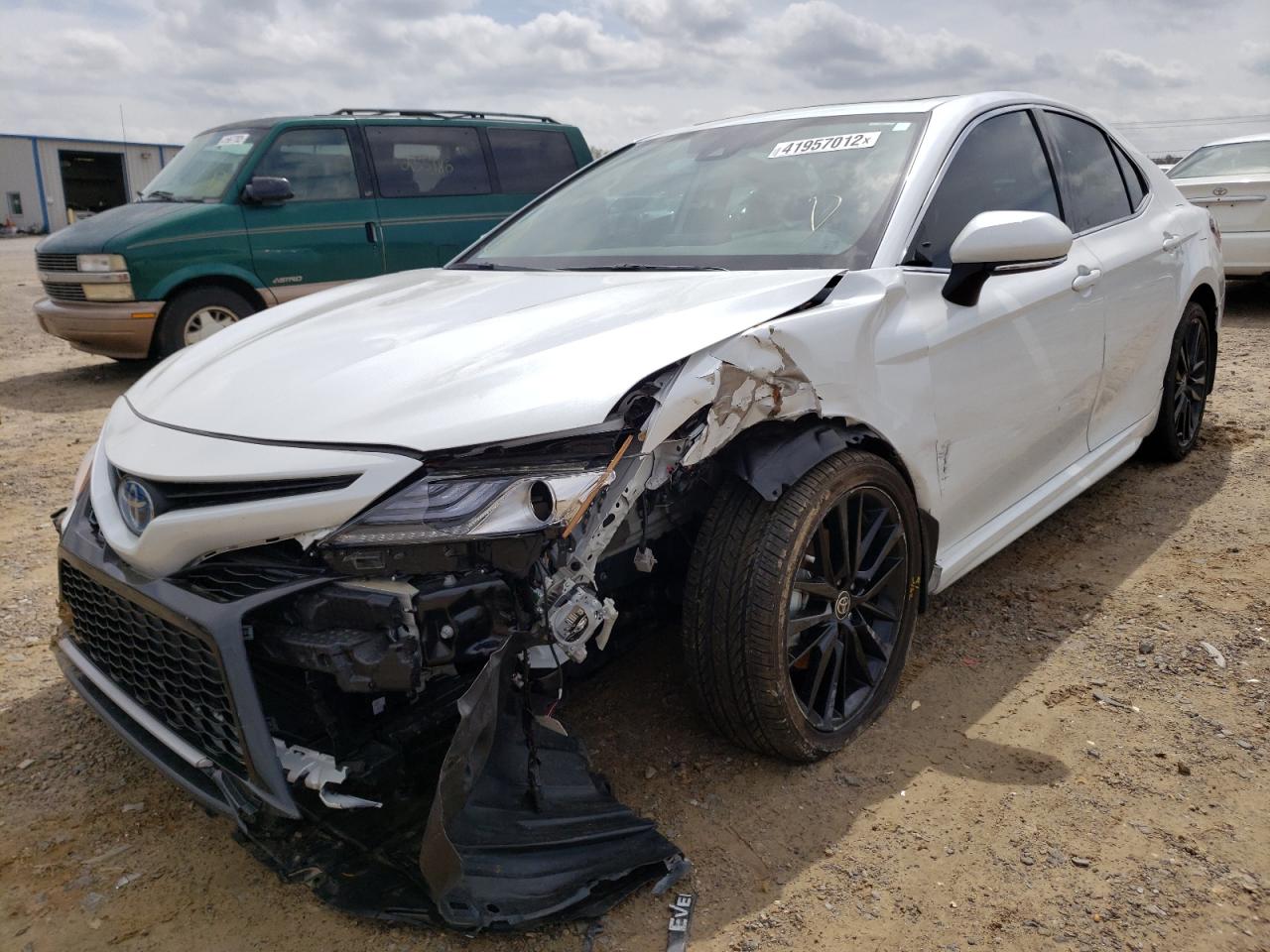 Photo 2 from auction – 2022 TOYOTA CAMRY XSE with VIN 4T1K31AK9NU577255
