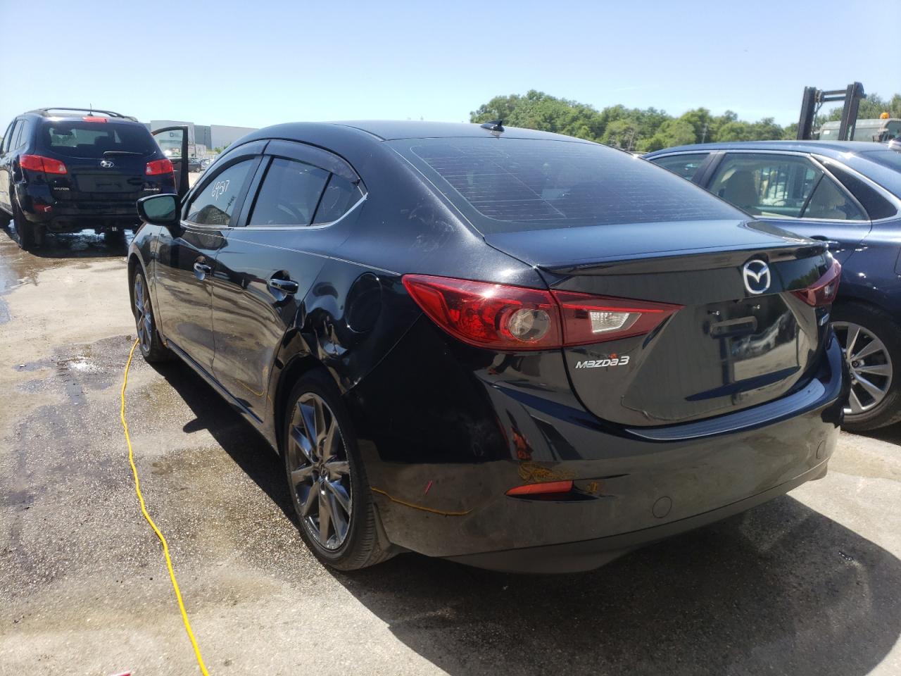 Photo 3 from auction – 2018 MAZDA 3 TOURING with VIN 3MZBN1V33JM233983
