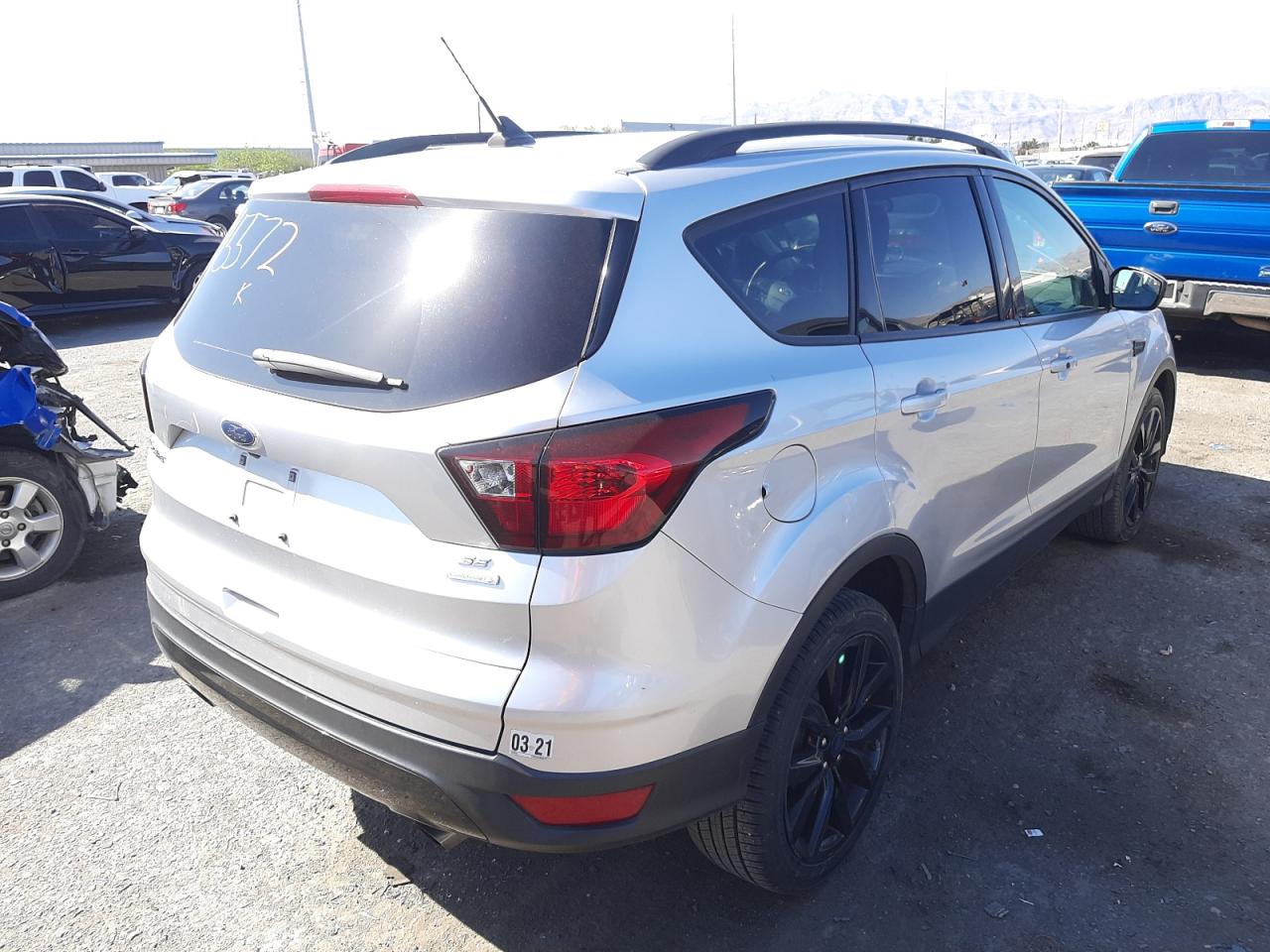 Photo 4 from auction – 2019 FORD ESCAPE SE with VIN 1FMCU0GD3KUA06800