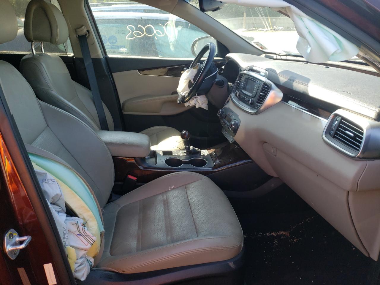 Photo 5 from auction – 2016 KIA SORENTO EX with VIN 5XYPH4A13GG142479