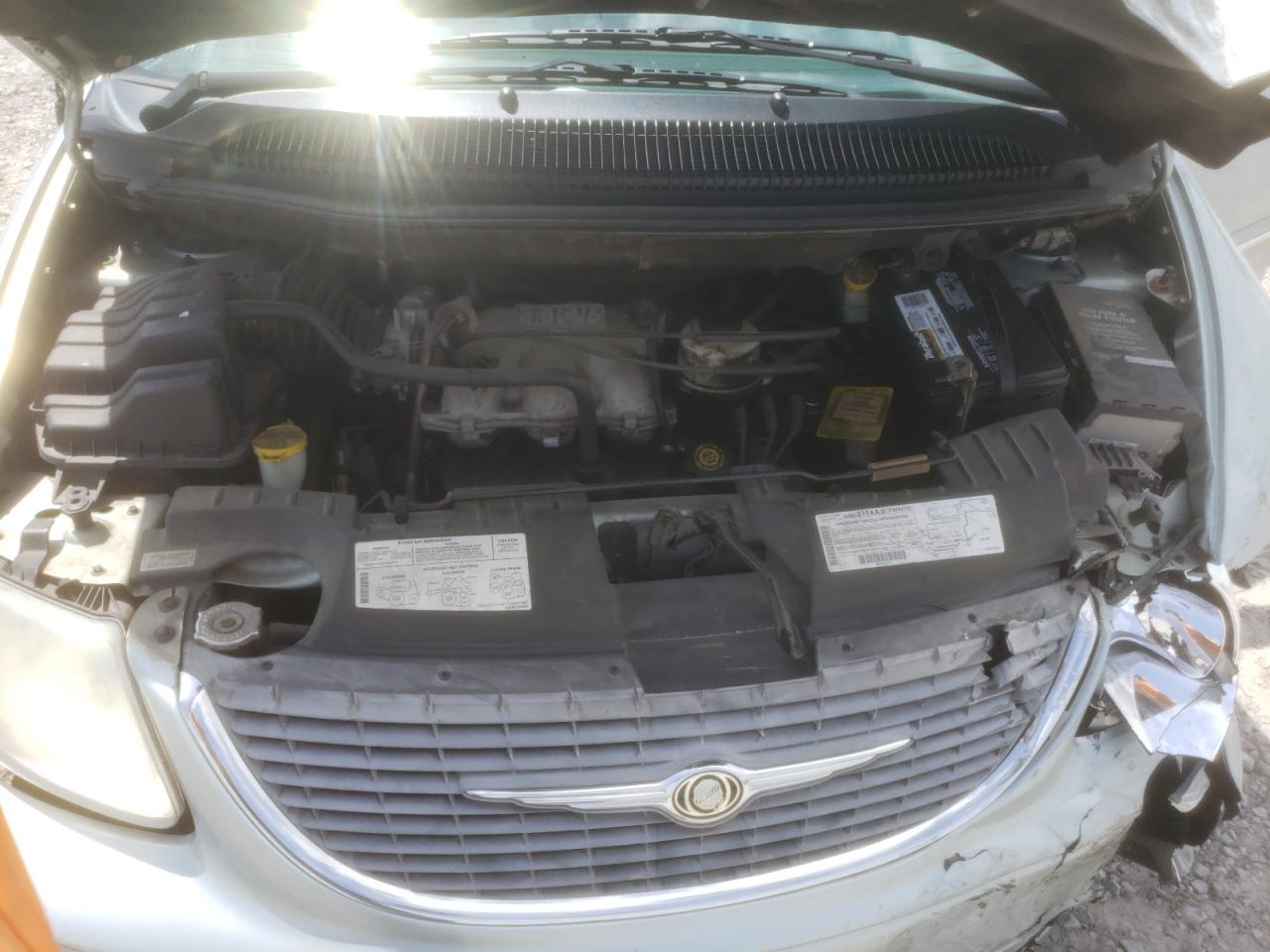 Photo 7 from auction – 2001 CHRYSLER TOWN & COU with VIN 2C8GP64L41R308439