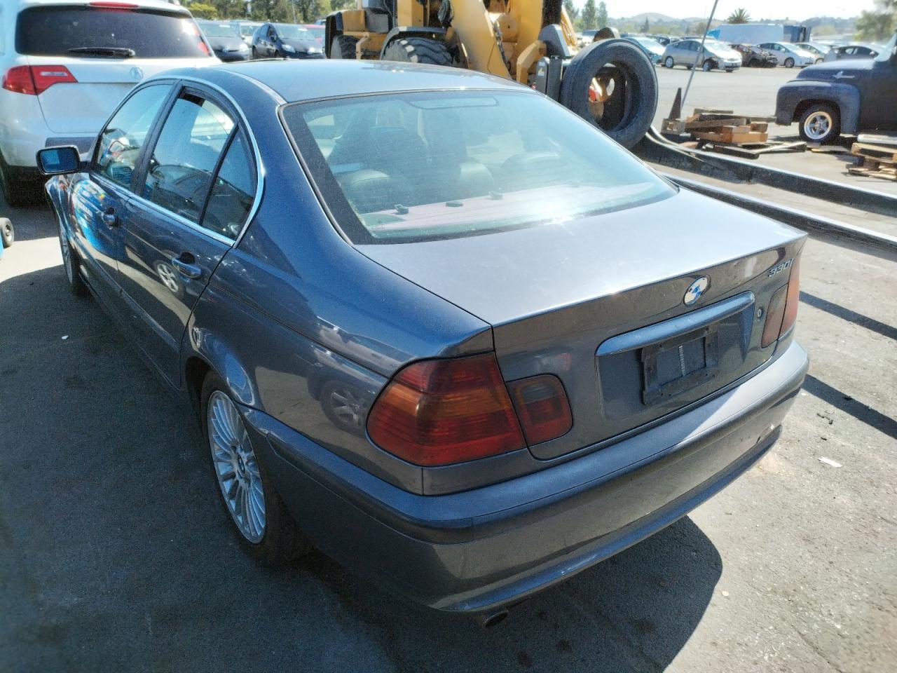 Photo 3 from auction – 2003 BMW 330 I with VIN WBAEV53413KM03073