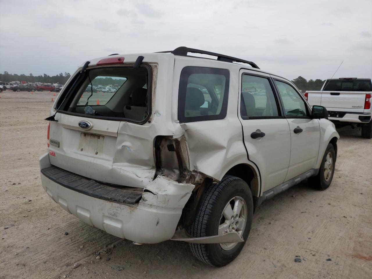 Photo 4 from auction – 2009 FORD ESCAPE XLS with VIN 1FMCU02709KD15261