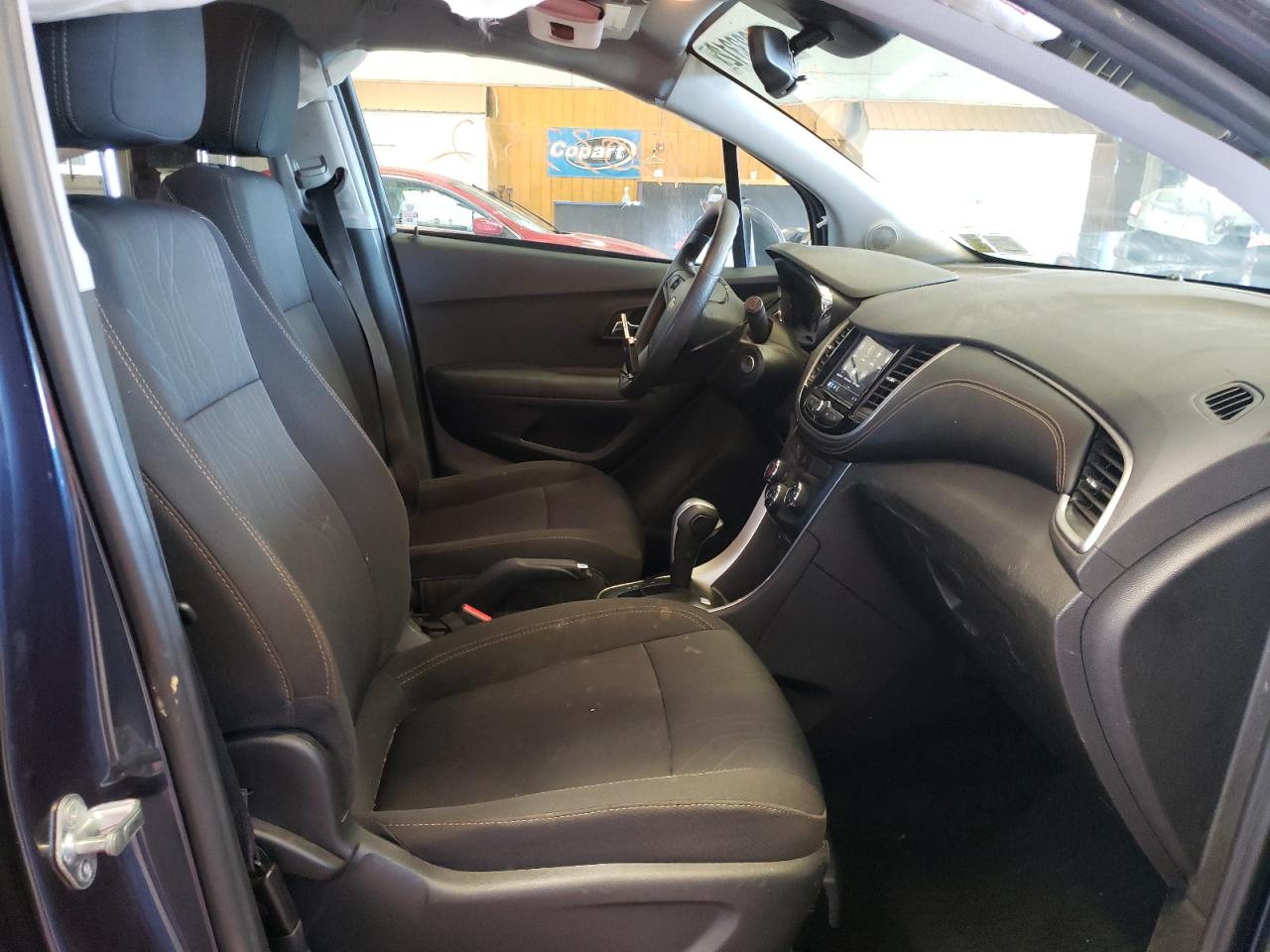 Photo 5 from auction – 2018 CHEVROLET TRAX 1LT with VIN 3GNCJLSB6JL328884
