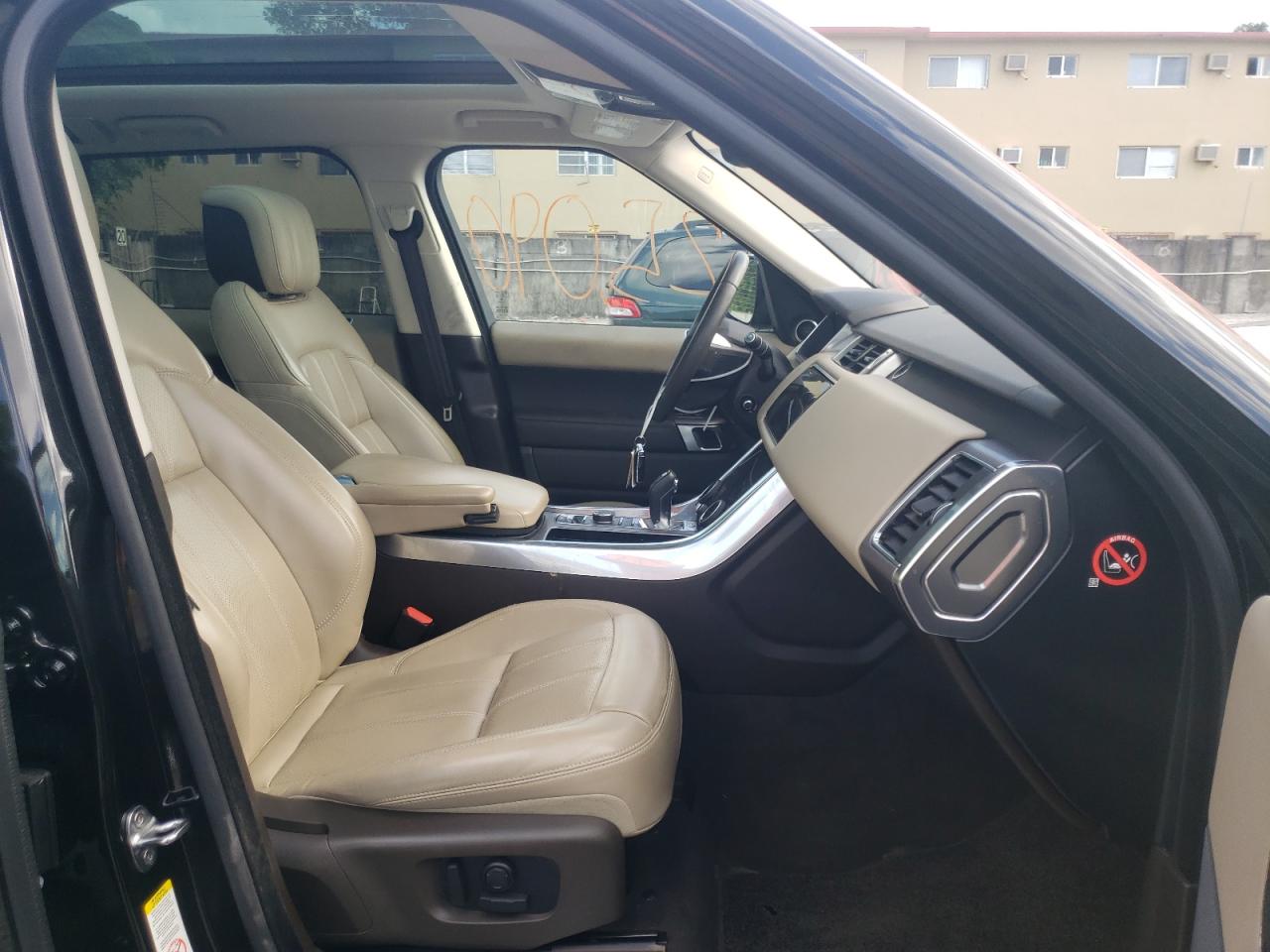 Photo 5 from auction – 2019 LAND ROVER RANGE ROVE with VIN SALWR2RV2KA420715