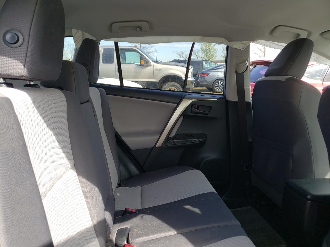 Photo 6 from auction – 2014 TOYOTA RAV4 LE with VIN JTMBFREV1ED077170