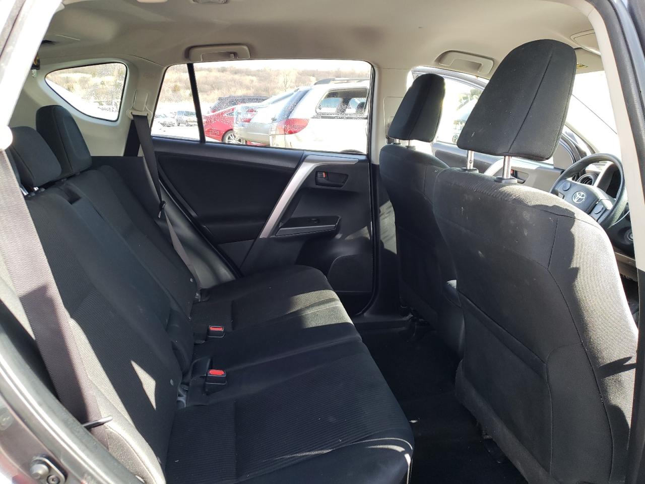 Photo 6 from auction – 2016 TOYOTA RAV4 LE with VIN JTMZFREV7GJ093733