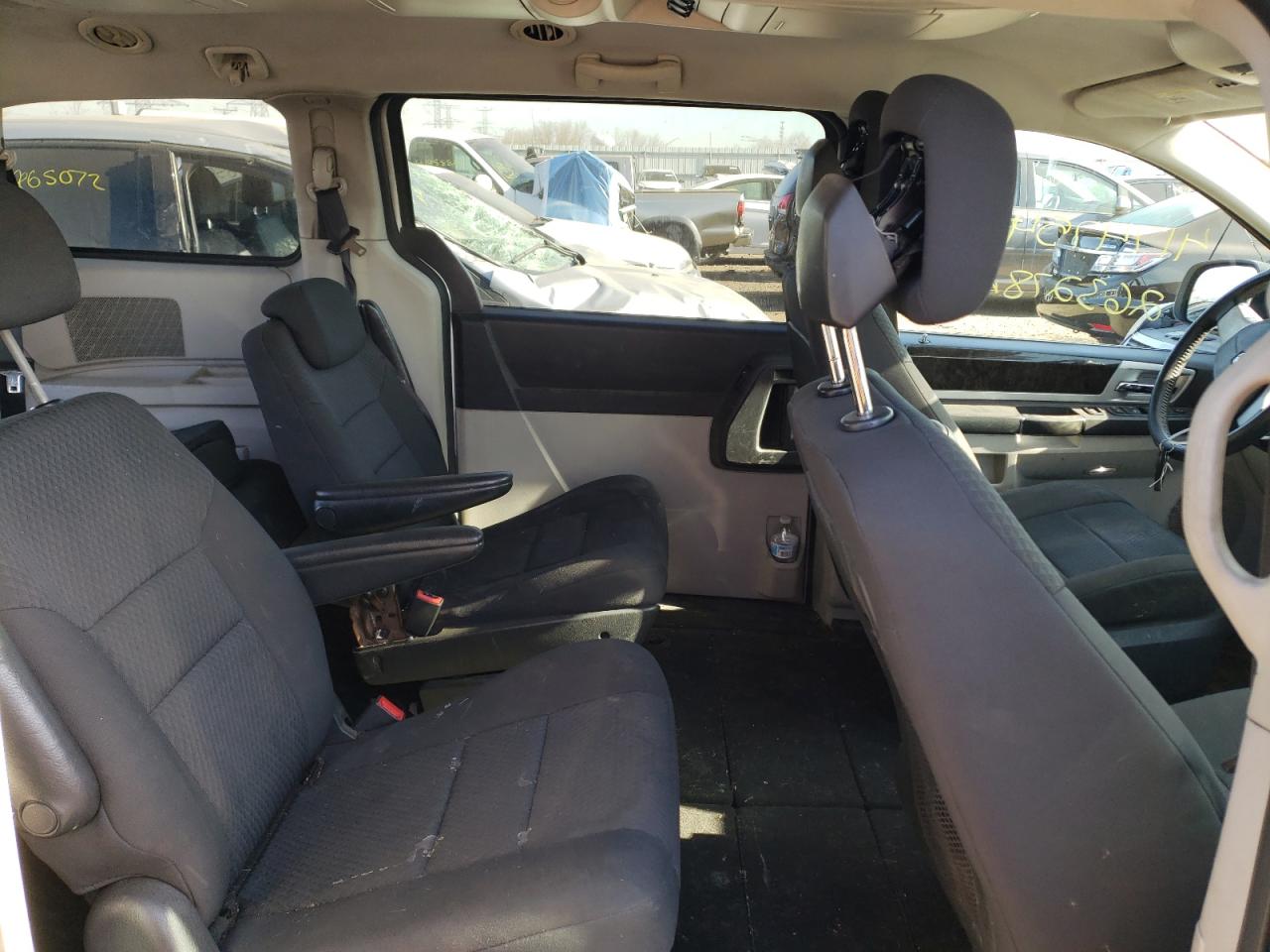 Photo 6 from auction – 2010 DODGE GRAND CARA with VIN 2D4RN5D19AR317763