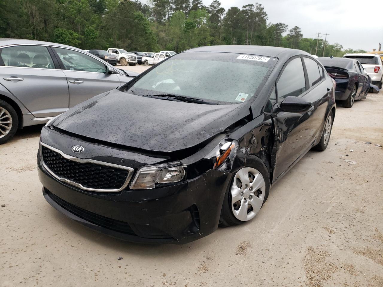 Photo 2 from auction – 2017 KIA FORTE LX with VIN 3KPFK4A75HE049138
