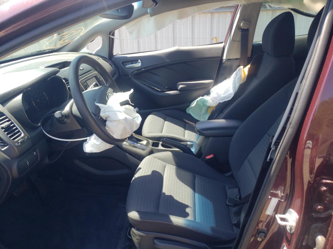 Photo 5 from auction – 2017 KIA FORTE LX with VIN 3KPFL4A71HE033127
