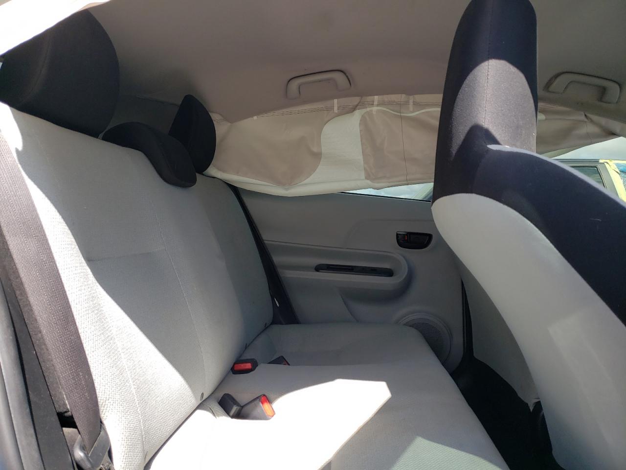Photo 6 from auction – 2014 TOYOTA PRIUS C with VIN JTDKDTB37E1571296