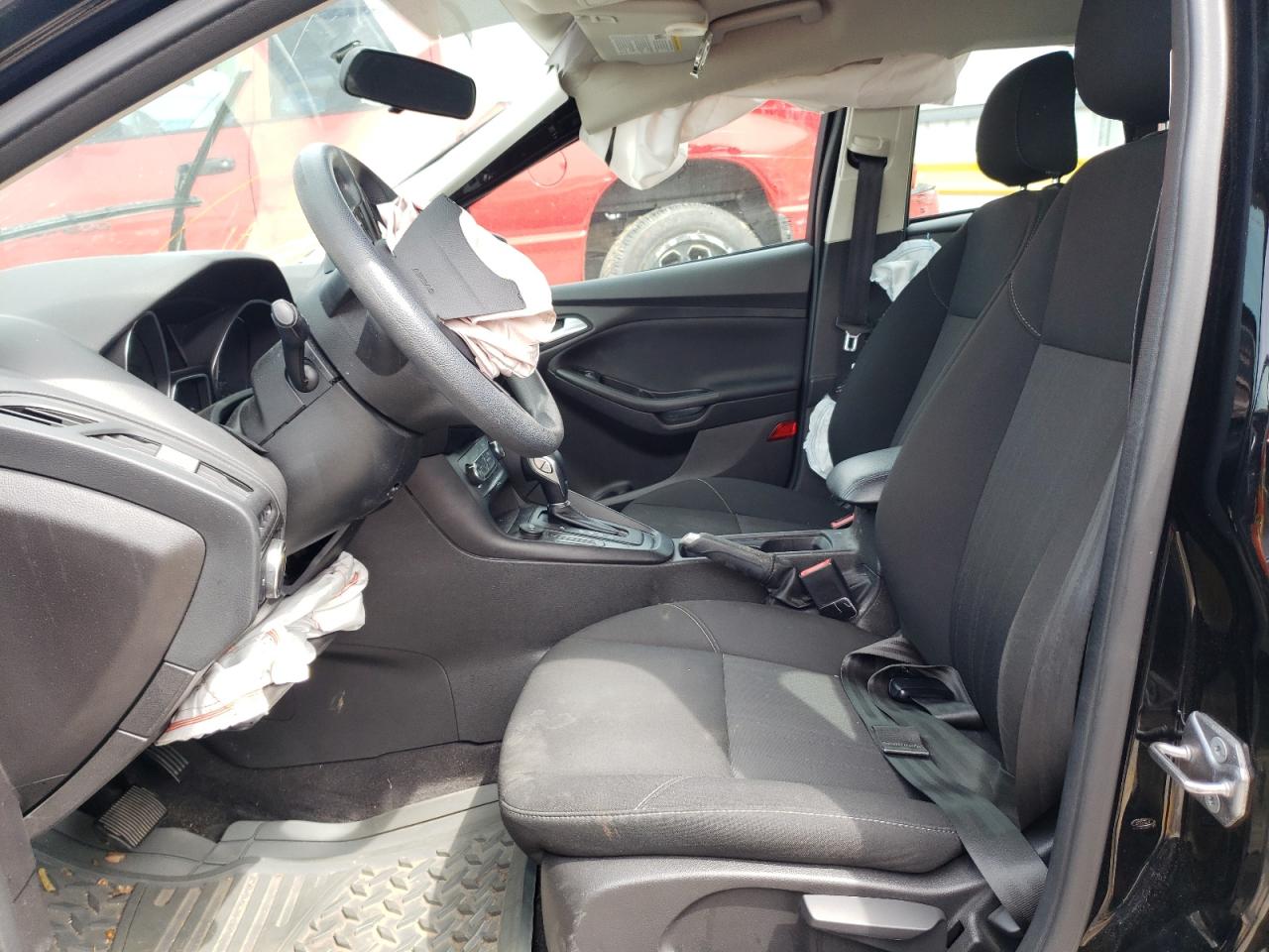 Photo 5 from auction – 2018 FORD FOCUS with VIN 1FADP3K22JL282290