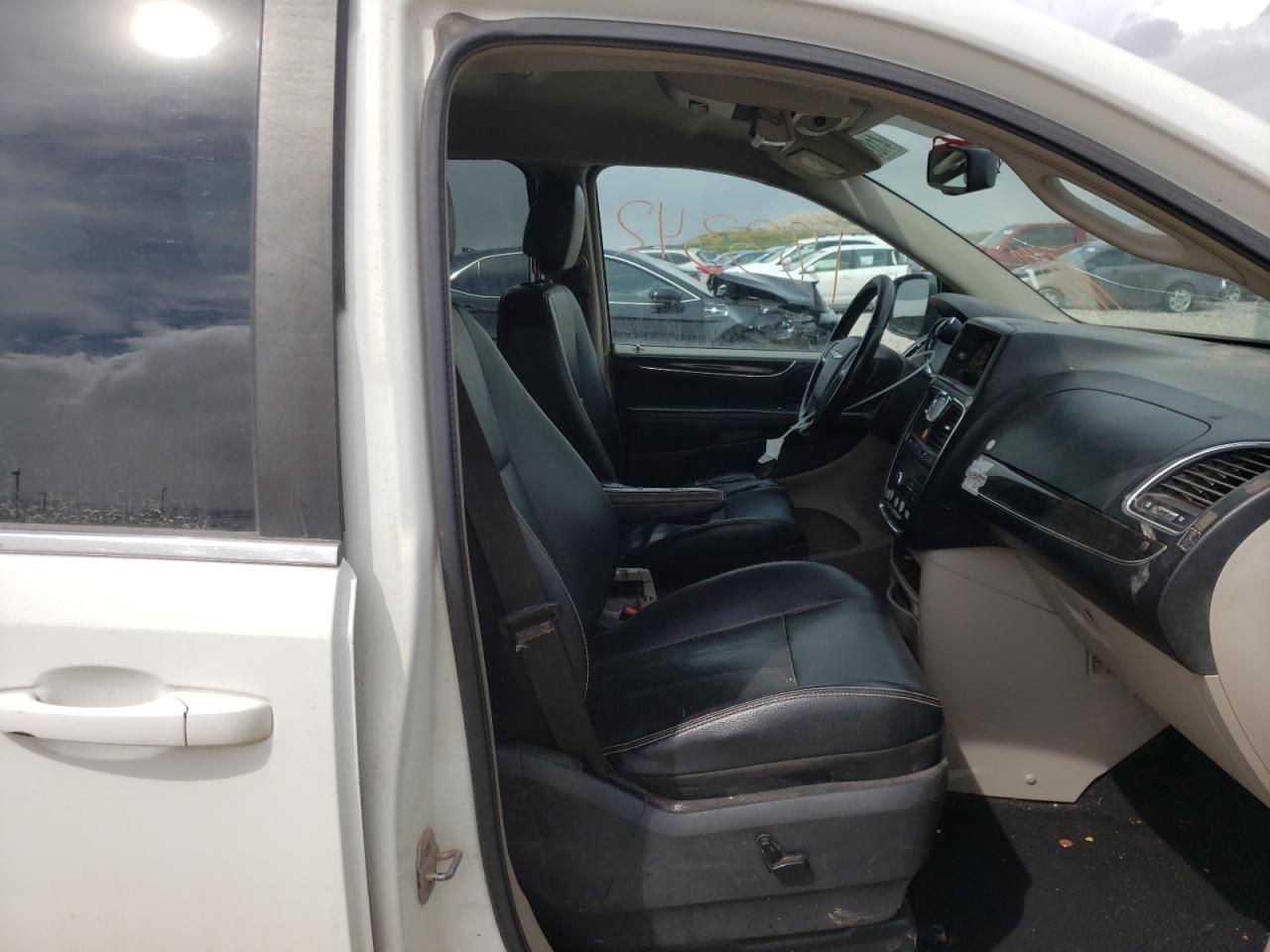 Photo 5 from auction – 2012 CHRYSLER TOWN & COU with VIN 2C4RC1BG2CR213508